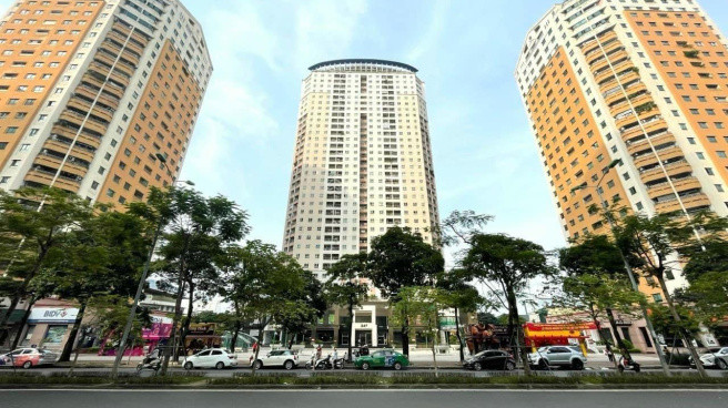 Ngân hàng rao bán 1 căn hộ chung cư tại Trung Hoà (Cầu Giấy, Hà Nội) để thu hồi nợ xấu. Ngân hàng rao bán 1 căn hộ chung cư tại Trung Hoà (Cầu Giấy, Hà Nội) để thu hồi nợ xấu.