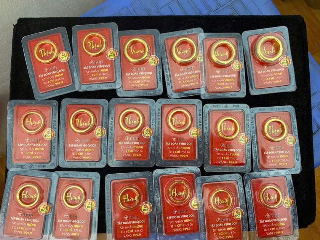 Giá vàng nhẫn duy trì cao hơn vàng miếng SJC 1 tuần nay. Giá vàng nhẫn duy trì cao hơn vàng miếng SJC 1 tuần nay.