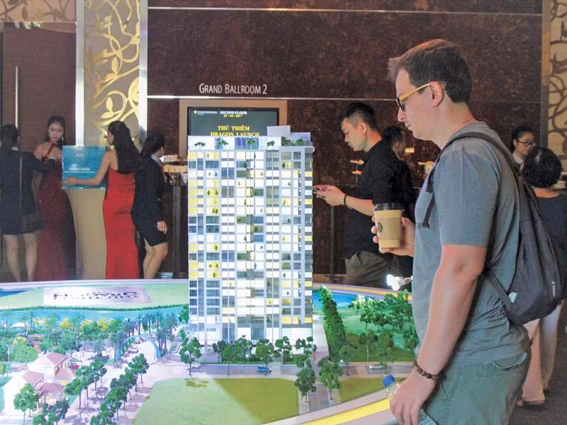 Đề xuất người nước ngoài vừa được mua và chuyển nhượng tại dự án trong trung tâm tài chính nhận góp ý của 2 bộ. Đề xuất người nước ngoài vừa được mua và chuyển nhượng tại dự án trong trung tâm tài chính nhận góp ý của 2 bộ.