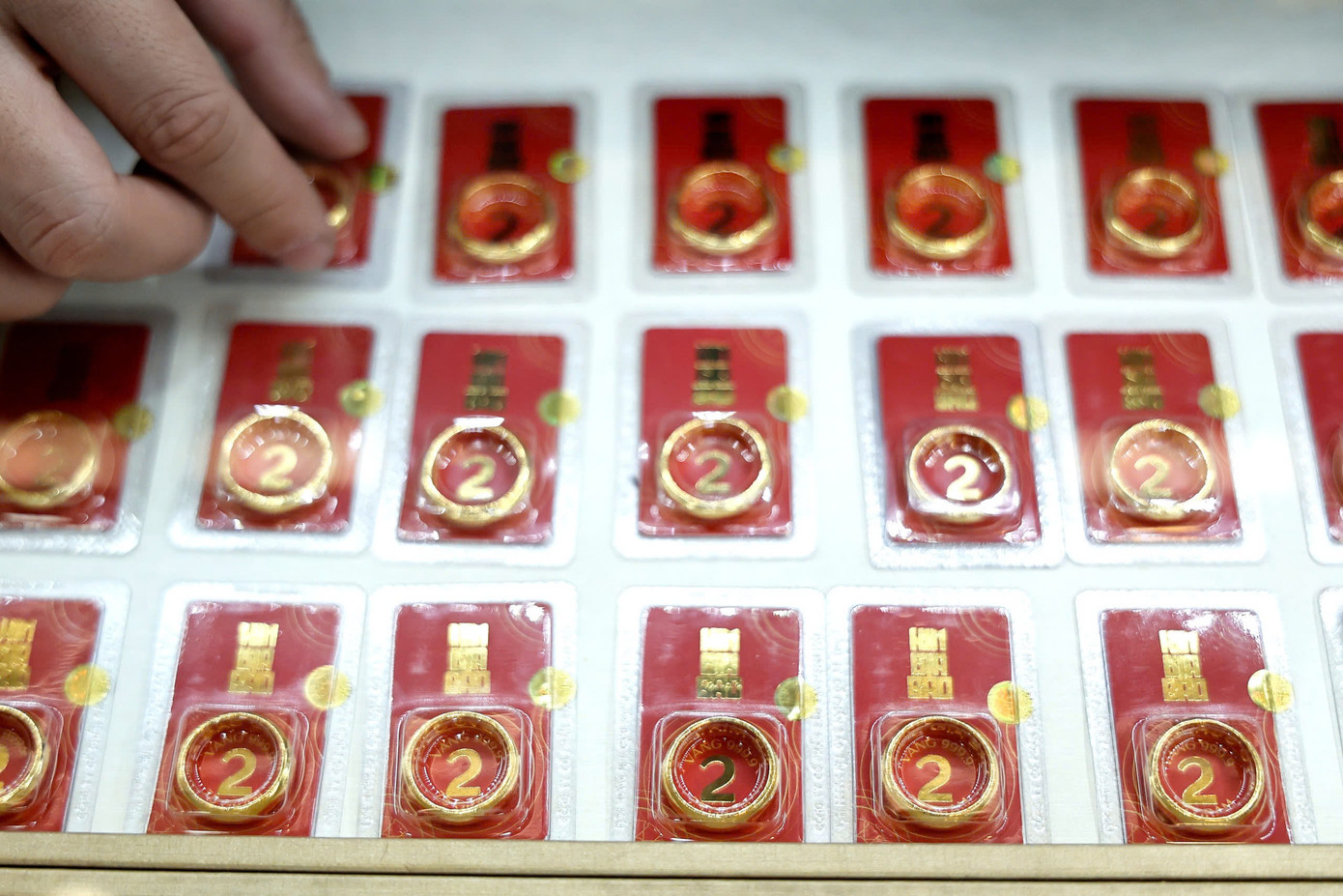 Giá vàng nhẫn bám sát giá vàng miếng SJC trên mốc 90 triệu đồng/lượng (ảnh: Như Ý).