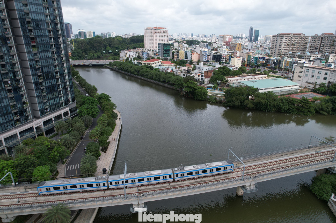 Tuyến metro số 1 còn góp phần thay đổi cảnh quan đô thị TPHCM từ khu vực trung tâm quận 1 đến depot Long Bình (TP. Thủ Đức).