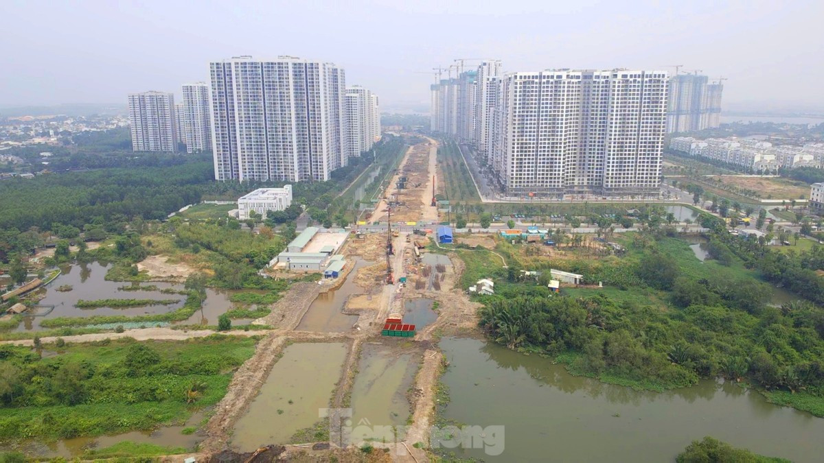 Tại TPHCM, đường Vành đai 3 dài hơn 47 km (qua TP Thủ Đức và các huyện Bình Chánh, Hóc Môn, Củ Chi).
