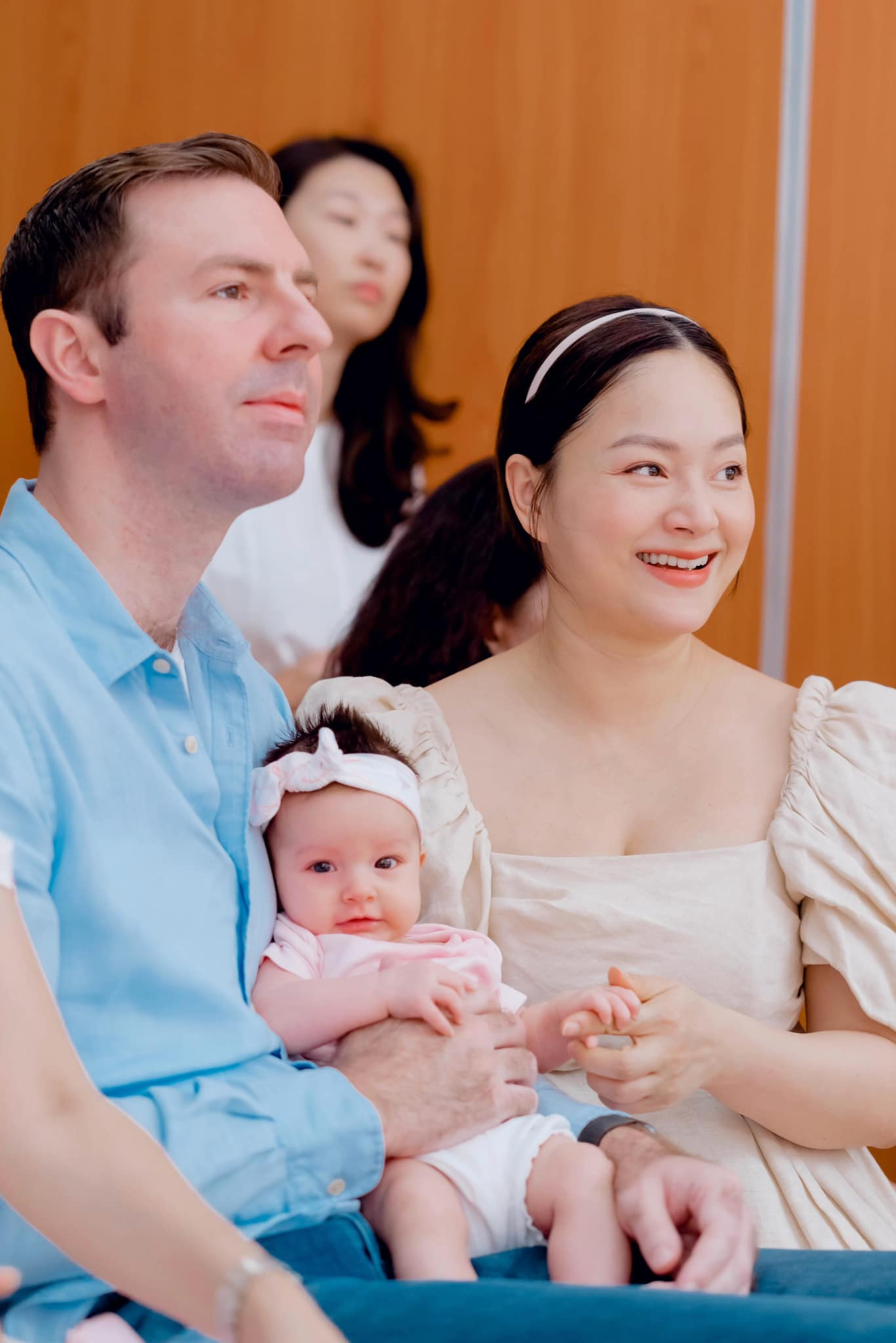 Gia đình Lan Phương trong ngày tốt nghiệp của con gái Lina.