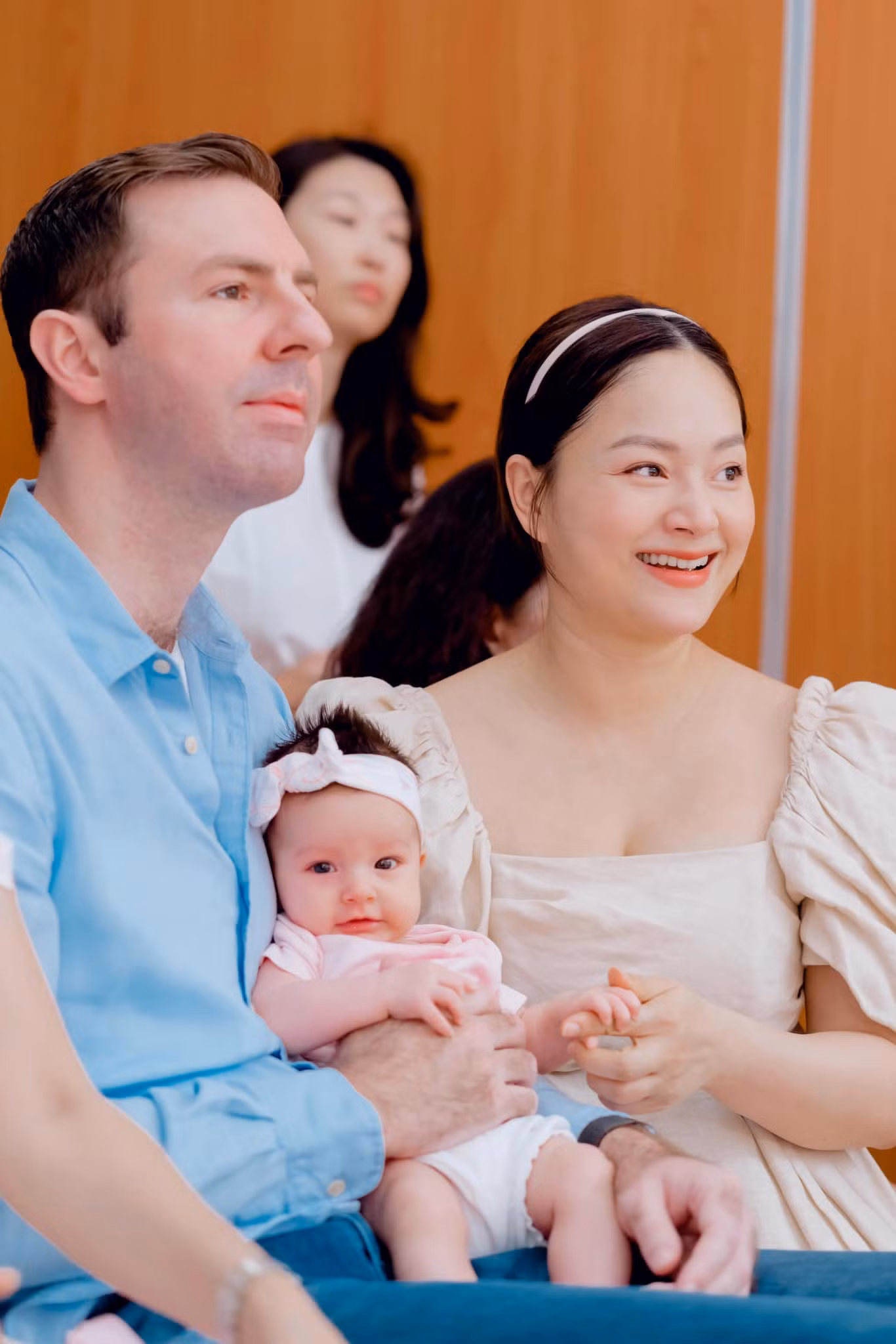 Gia đình Lan Phương trong ngày tốt nghiệp của con gái Lina.