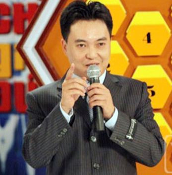 Ngoại hình phát tướng của MC Lưu Minh Vũ tuổi 54.