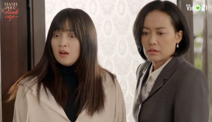 Thủy Phạm (áo trắng) trong bộ phim cuối cùng. Thủy Phạm (áo trắng) trong bộ phim cuối cùng.