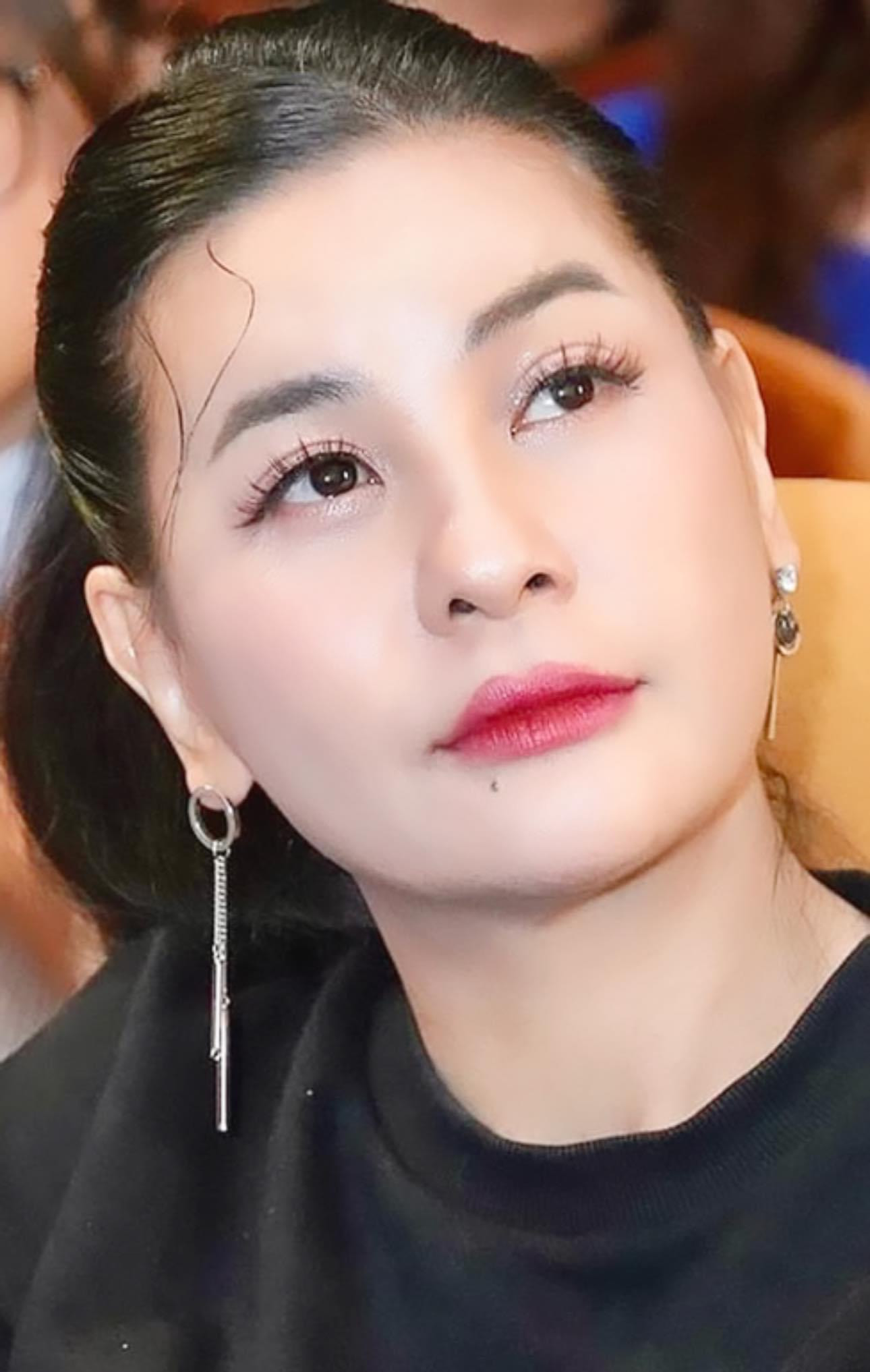 Cát Phượng bị chỉ trích vì hành xử vội vàng, thiếu cân nhắc giữa ồn ào Nam Thư bị tố là người thứ ba.