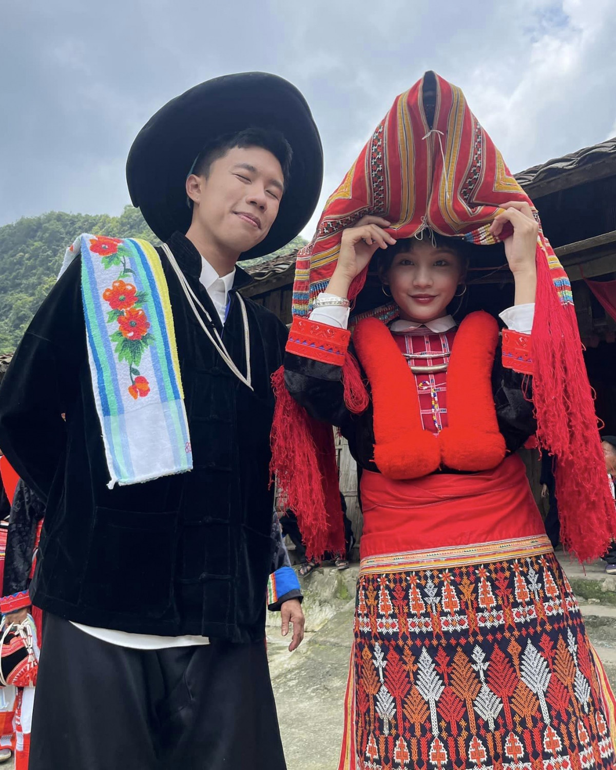 Thu Hà nhận nhiều chỉ trích khi đảm nhận vai Pu trong phim Đi giữa trời rực rỡ. Thu Hà nhận nhiều chỉ trích khi đảm nhận vai Pu trong phim Đi giữa trời rực rỡ.