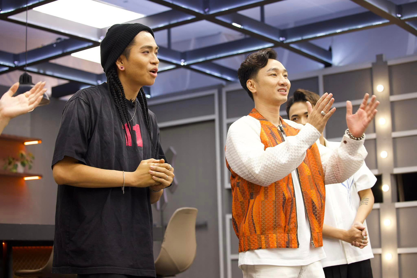 Một số khoảnh khắc trong tập 6 chương trình Anh trai vượt ngàn chông gai.