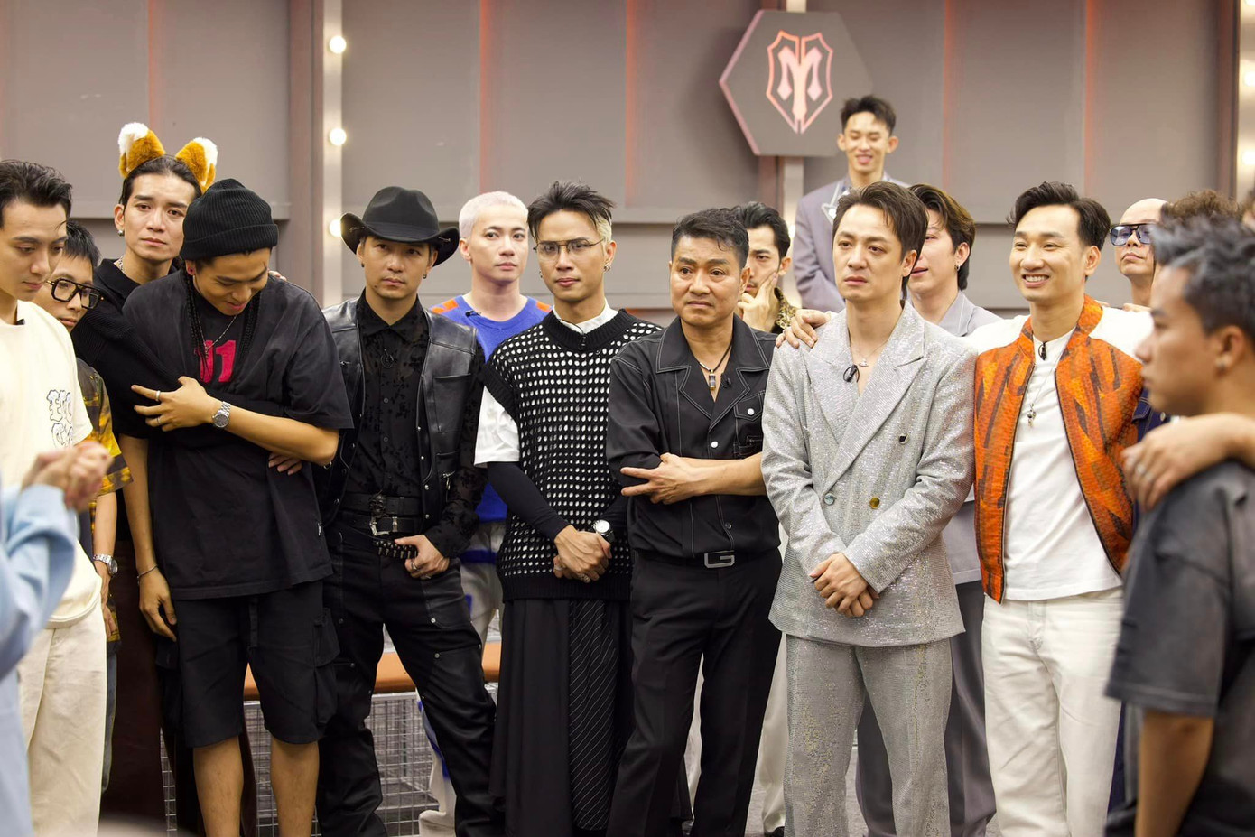 Một số khoảnh khắc trong tập 6 chương trình Anh trai vượt ngàn chông gai.