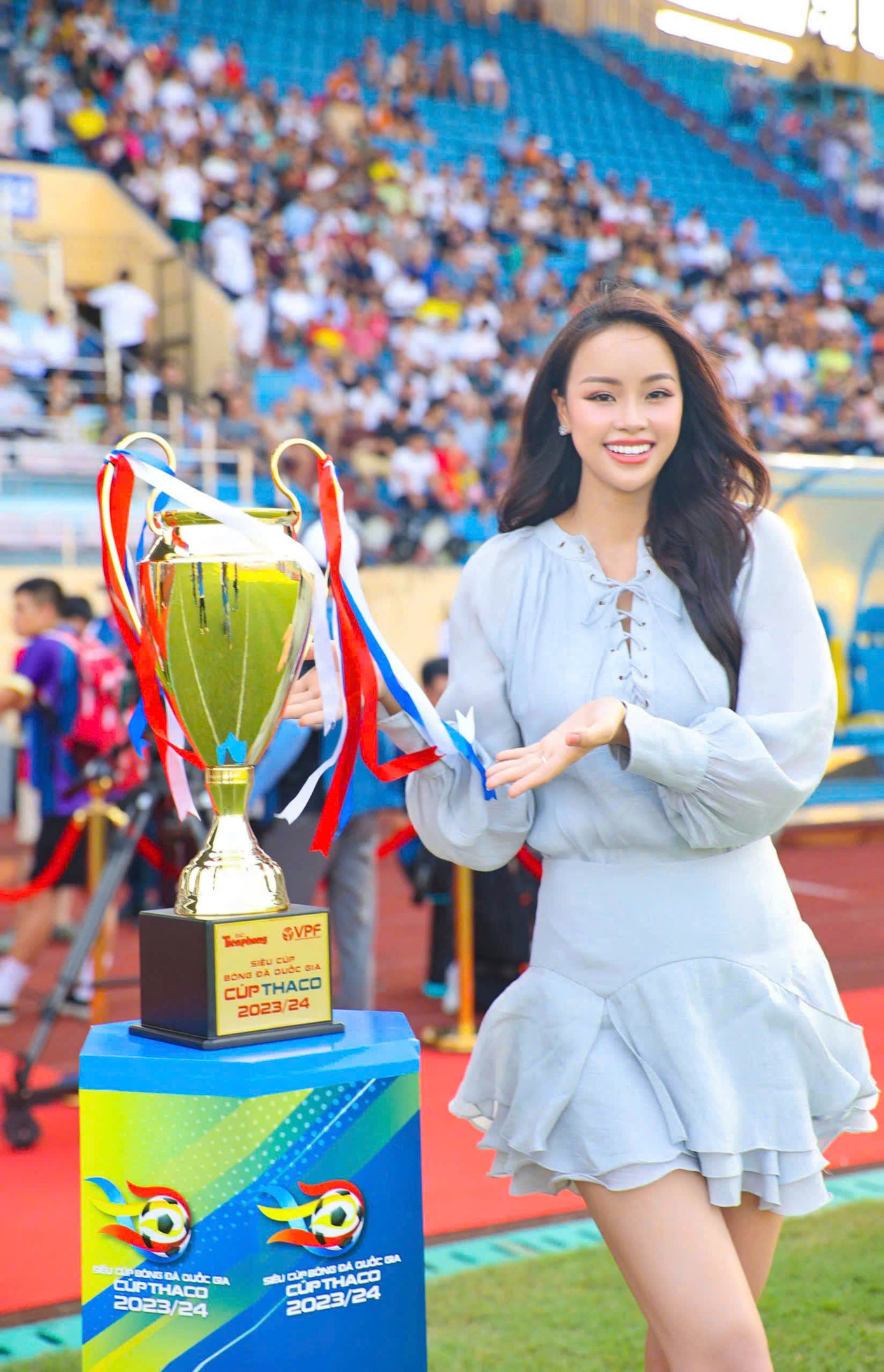 Á hậu Đào Hiền đặt niềm tin CLB Đông Á Thanh Hóa sẽ bảo vệ thành công ngôi vương và giành Siêu cúp bóng đá Quốc gia lần thứ ba trong lịch sử.