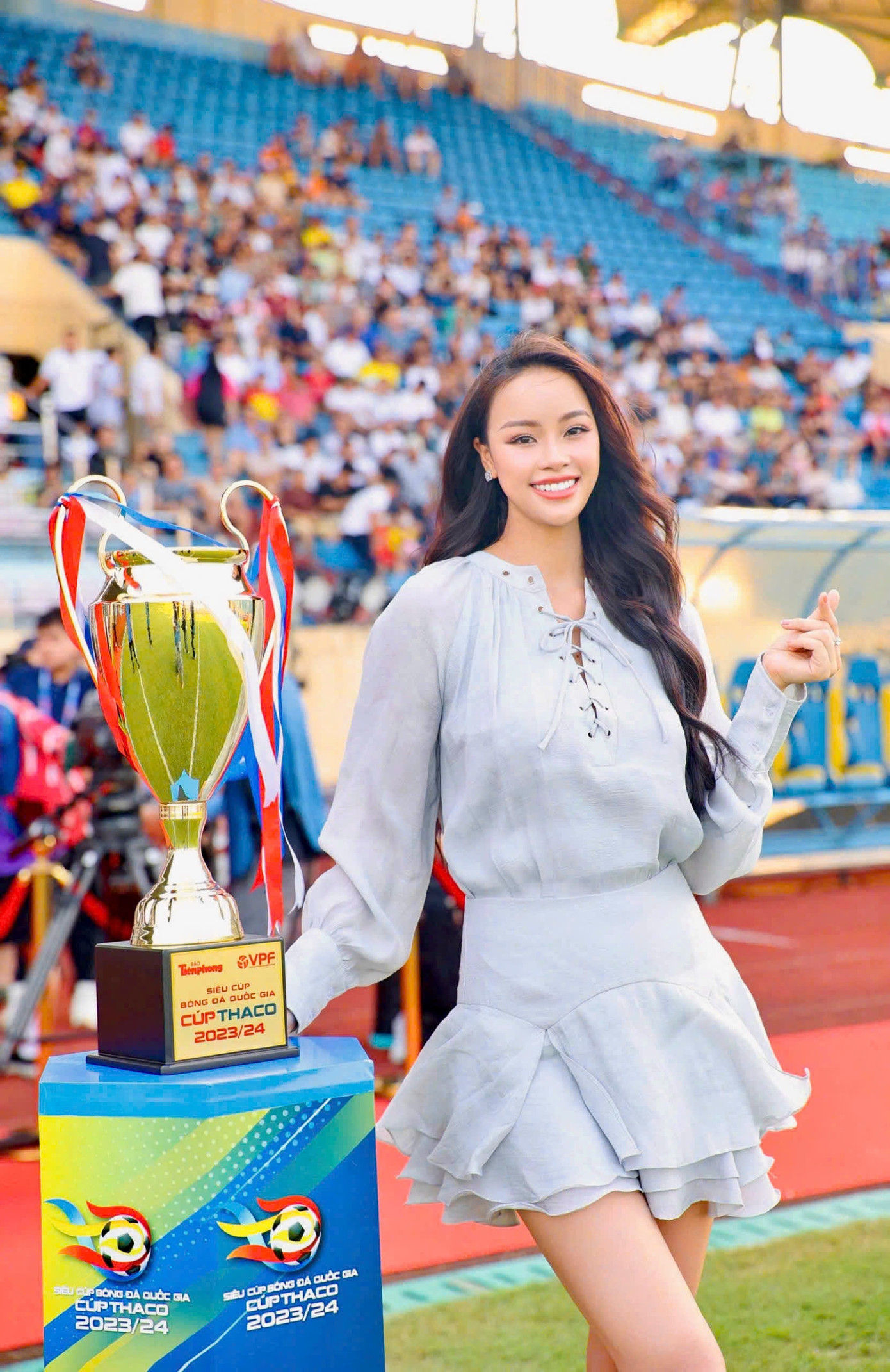 Á hậu Đào Hiền đặt niềm tin CLB Đông Á Thanh Hóa sẽ bảo vệ thành công ngôi vương và giành Siêu cúp bóng đá Quốc gia lần thứ ba trong lịch sử.