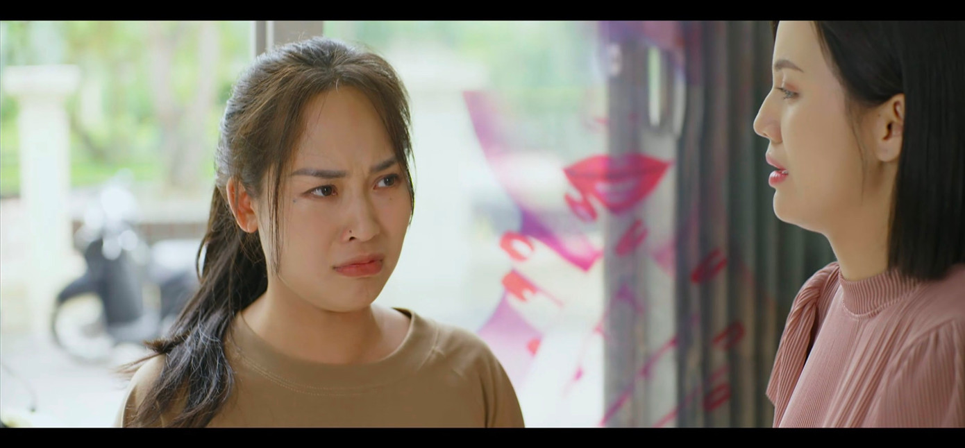 Khán giả căng thẳng mỗi phân đoạn nhân vật Yên xuất hiện. Cô la lối, chửi bới chồng mọi lúc, mọi nơi.