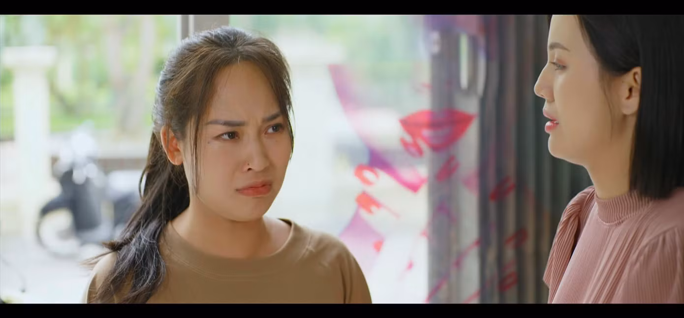 Khán giả căng thẳng mỗi phân đoạn nhân vật Yên xuất hiện. Cô la lối, chửi bới chồng mọi lúc, mọi nơi.