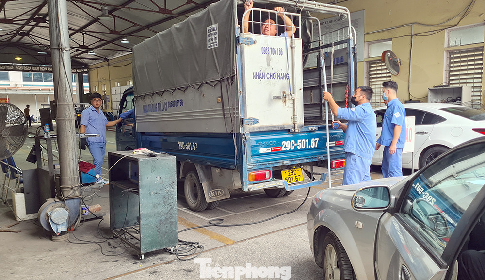 Trong năm nay, Bộ GTVT sẽ triển khai các bước để tách chức năng cung cấp dịch vụ đăng kiểm khỏi chức năng quản lý nhà nước của Cục Đăng kiểm (Ảnh: H.Việt).