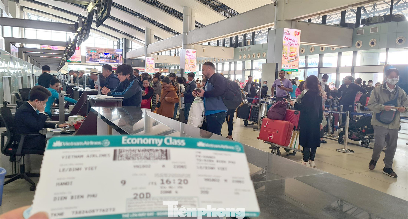 Bộ Giao thông Vận tải khẳng định vẫn kiểm soát tốt giá vé máy bay, còn giá cao là theo thị trường. Ảnh minh hoạ. Bộ Giao thông Vận tải khẳng định vẫn kiểm soát tốt giá vé máy bay, còn giá cao là theo thị trường. Ảnh minh hoạ.