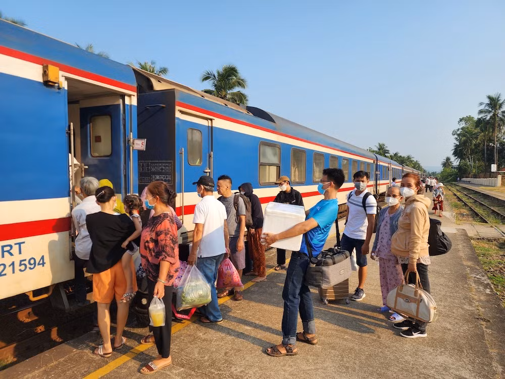 Đường sắt đã bắt đầu có lãi sau 3 năm lỗ liên tiếp. Đường sắt đã bắt đầu có lãi sau 3 năm lỗ liên tiếp.