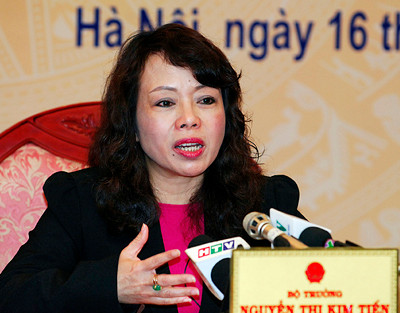 Bộ trưởng Nguyễn Thị Kim Tiến trả lời trực tuyến tại Cổng thông tin điện tử Chính phủ. Ảnh: Chinhphu.vn