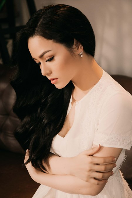 Nhật Kim Anh khóc nức nở khi nhắc đến cha mẹ ảnh 2