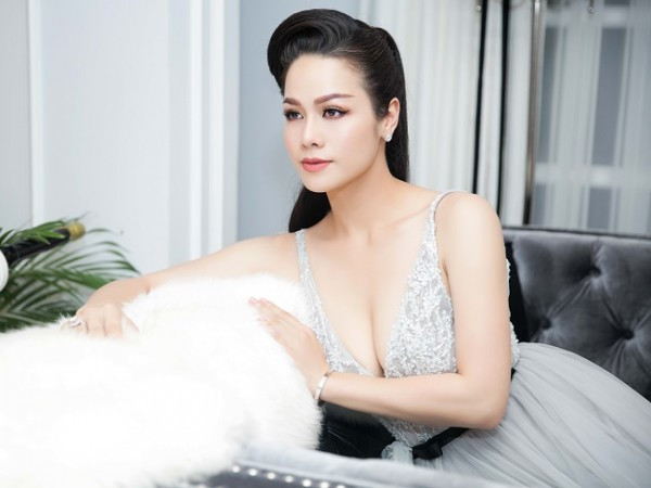 Nhật Kim Anh khóc nức nở khi nhắc đến cha mẹ ảnh 3