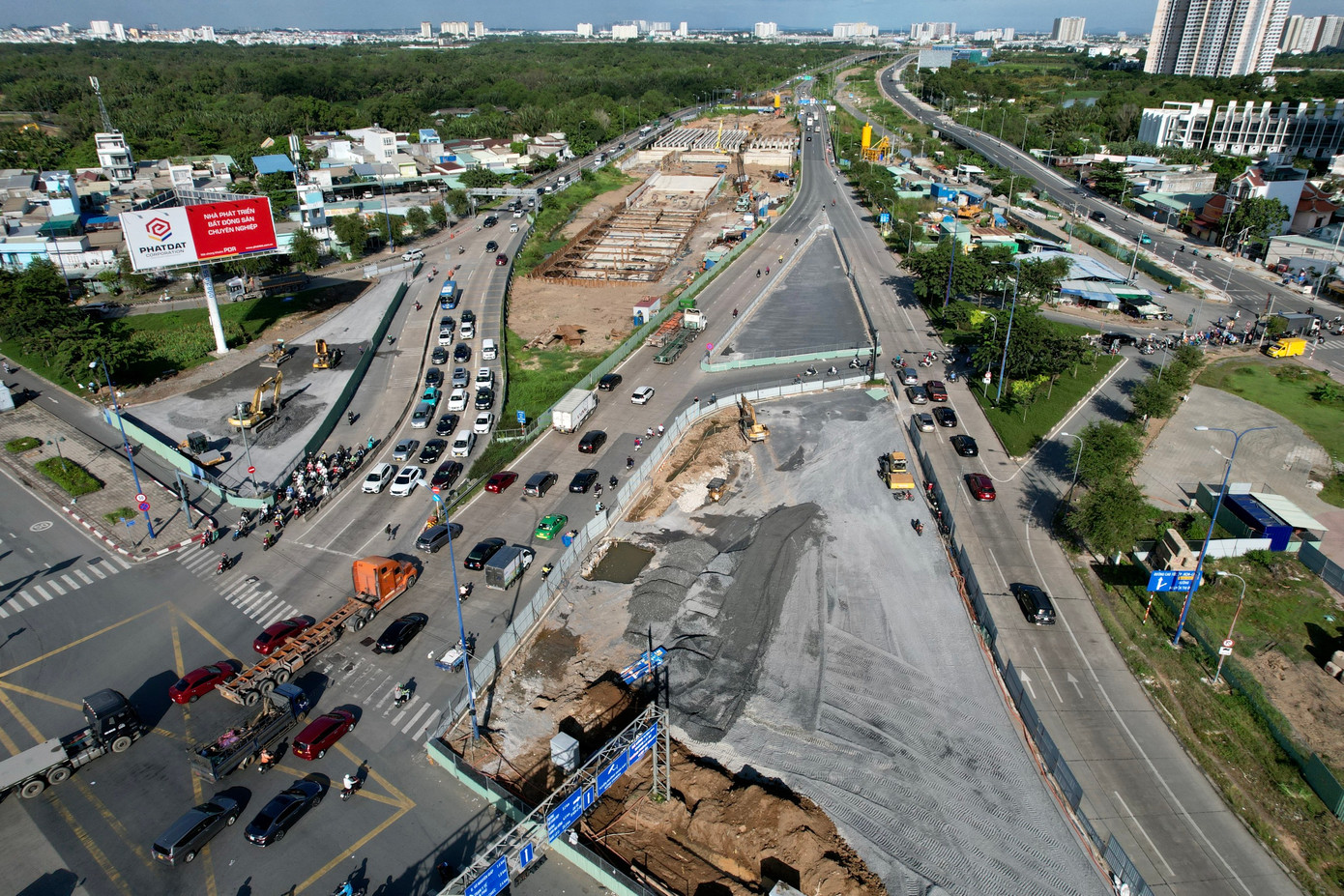 Một số khu vực thuộc phạm vi dự án đang được rào chắn để triển khai thi công. Ảnh: Duy Anh Một số khu vực thuộc phạm vi dự án đang được rào chắn để triển khai thi công. Ảnh: Duy Anh