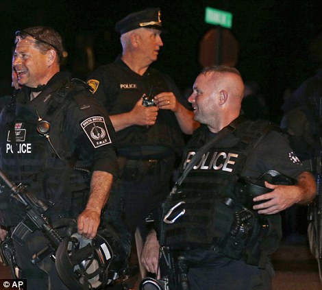 Niềm vui của lực lượng an ninh sau 4 ngày truy tìm nghi phạm đánh bom Boston và đặc biệt là sau 2 ngày trực tiếp truy bắt 2 nghi phạm là anh em ruột