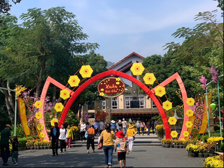 Tháng giêng là tháng ăn chơi