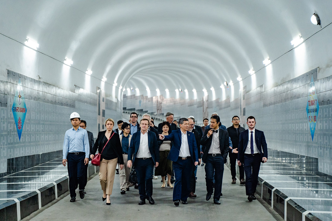 Đoàn đã đến thăm Nhà máy Thủy điện Hòa Bình