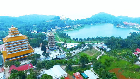 Quần thể tâm linh Núi Cấm buổi sớm mây giăng