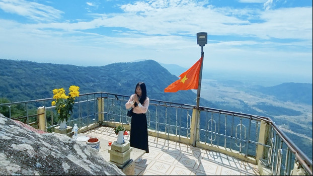 Trên đỉnh tâm linh Núi Cấm
