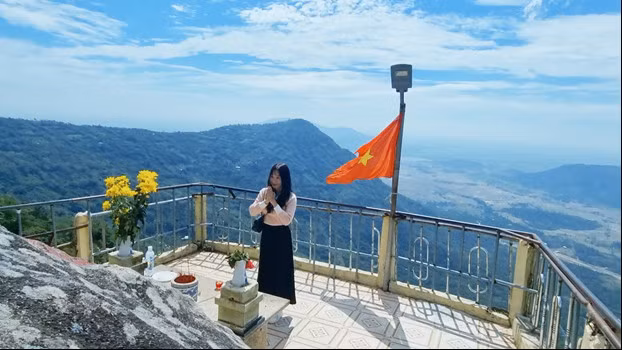 Trên đỉnh tâm linh Núi Cấm Trên đỉnh tâm linh Núi Cấm