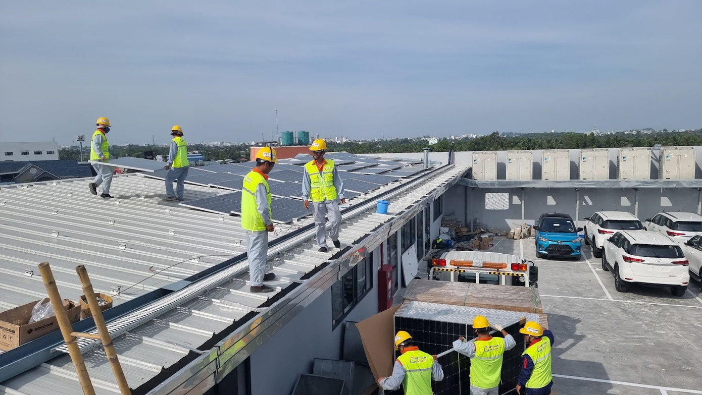 Việt Nam Solar lắp điện mặt trời cho nhà xưởng tại Toyota Kiên Giang
