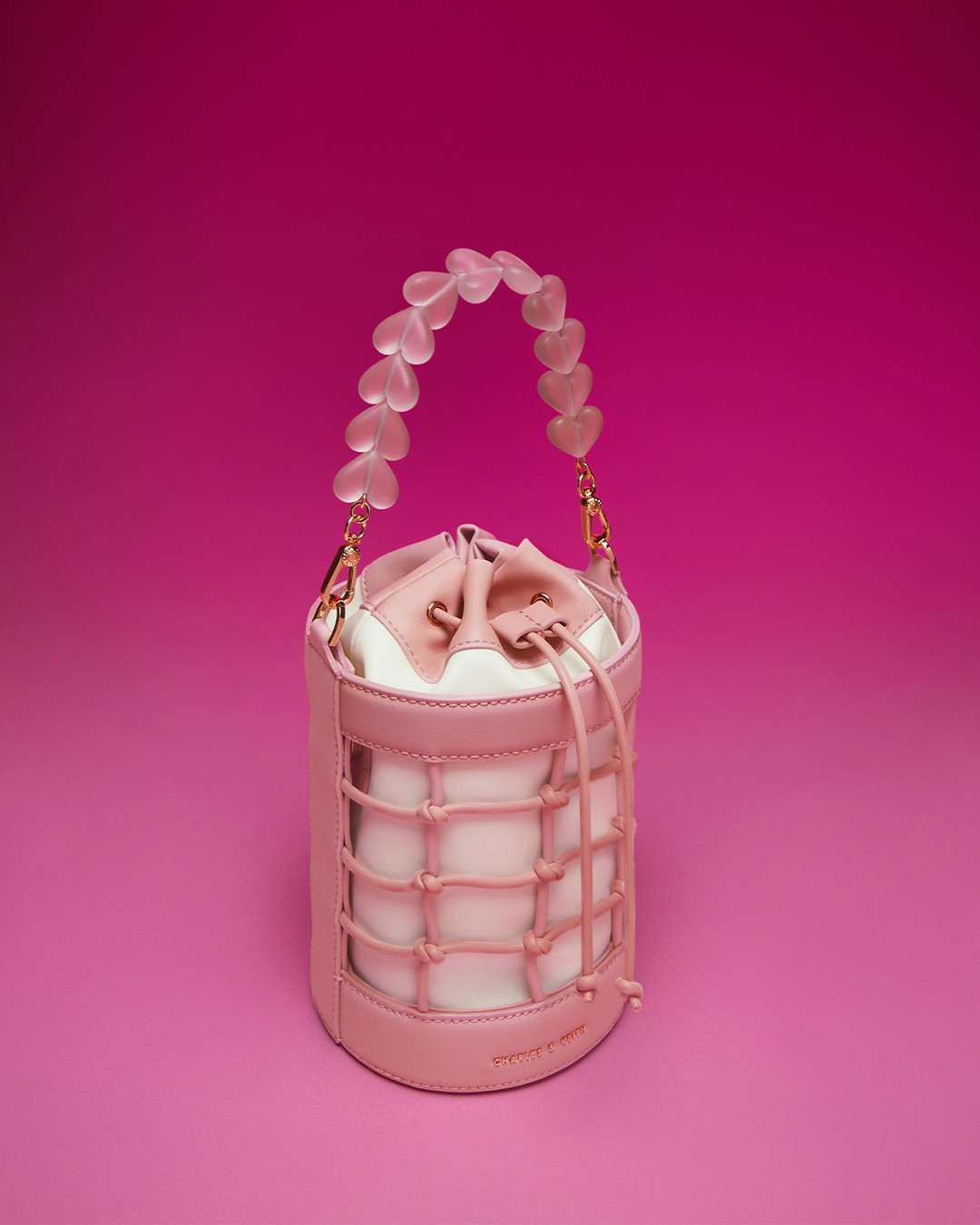 Các chàng trai có thể khiến nửa kia xiêu lòng với set quà xinh-độc-lạ vừa điệu đà vừa dễ thương từ BST Valentine của Charles&amp;Keith