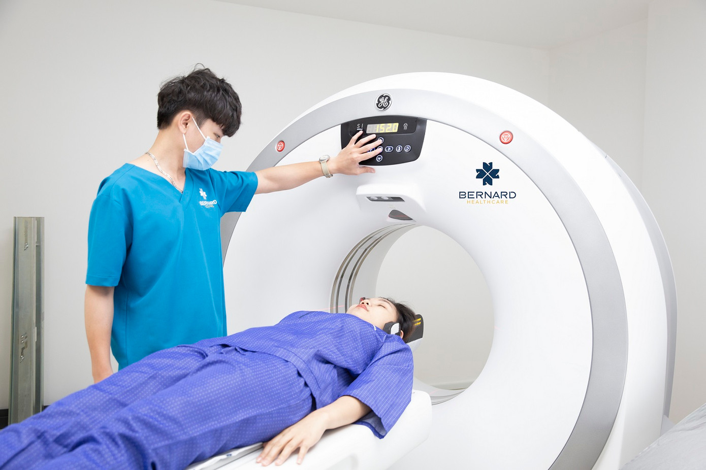 CT ngực được xem là “tiêu chuẩn vàng” trong tầm soát ung thư phổi CT ngực được xem là “tiêu chuẩn vàng” trong tầm soát ung thư phổi