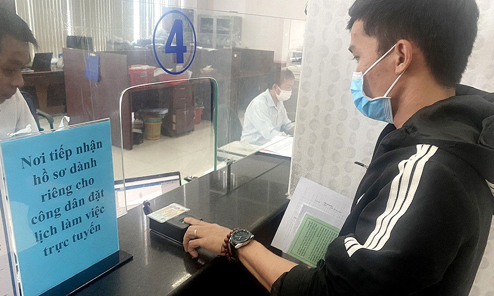 Trong năm 2022, BHXH Việt Nam triển khai đăng ký lịch hẹn làm việc trực tuyến, và sử dụng vân tay trên căn cước công dân để xác minh người hưởng các chế độ BHXH, BHYT.