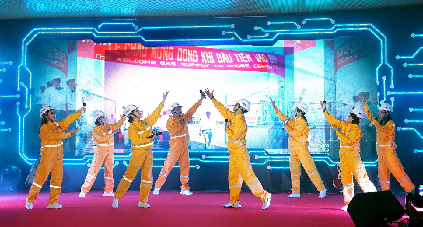 Các chương trình nghệ thuật của PV GAS thường có chủ đề ca ngợi Người lao động ngành Công nghiệp Khí Các chương trình nghệ thuật của PV GAS thường có chủ đề ca ngợi Người lao động ngành Công nghiệp Khí