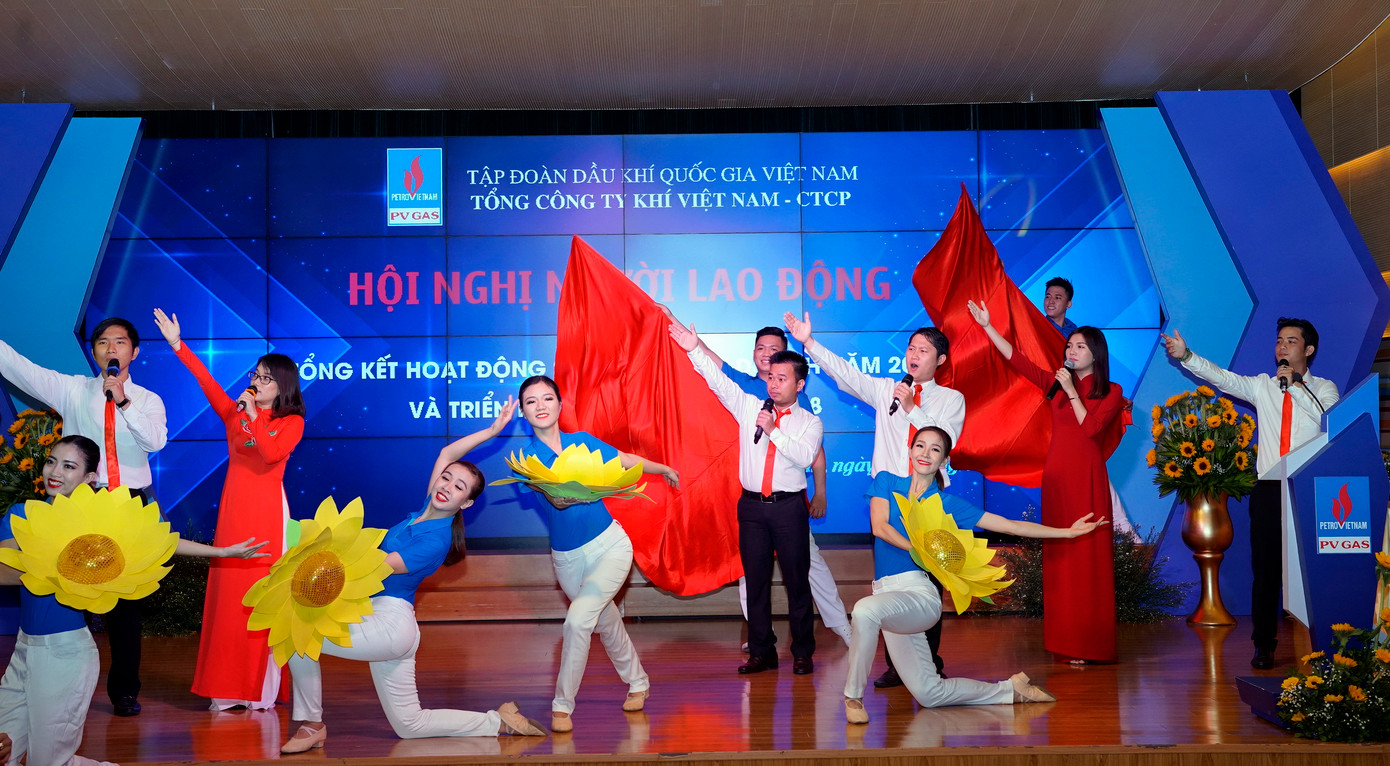 Hội diễn Văn nghệ PV GAS được tổ chức định kỳ, luôn là sự kiện nghệ thuật lớn, với nhiều tiết mục được chọn để trình diễn báo cáo tại các hội nghị, hội thảo Hội diễn Văn nghệ PV GAS được tổ chức định kỳ, luôn là sự kiện nghệ thuật lớn, với nhiều tiết mục được chọn để trình diễn báo cáo tại các hội nghị, hội thảo