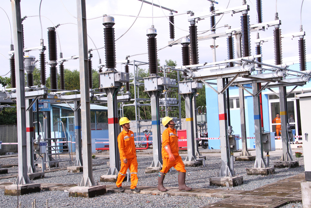 Kiểm tra trạm biến áp trước Tết nguyên đán Qúy Mão 2023