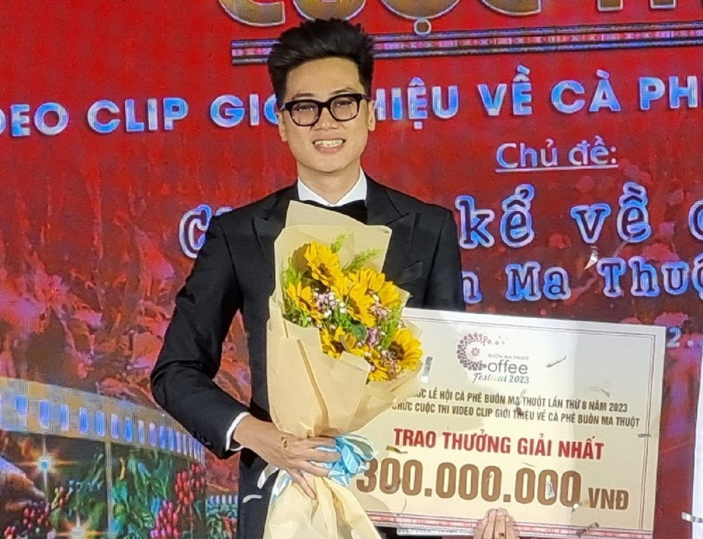 Tác giả Trần Anh Đạt đoạt giải nhất cuộc thi video clip giới thiệu về cà phê Buôn Ma Thuột