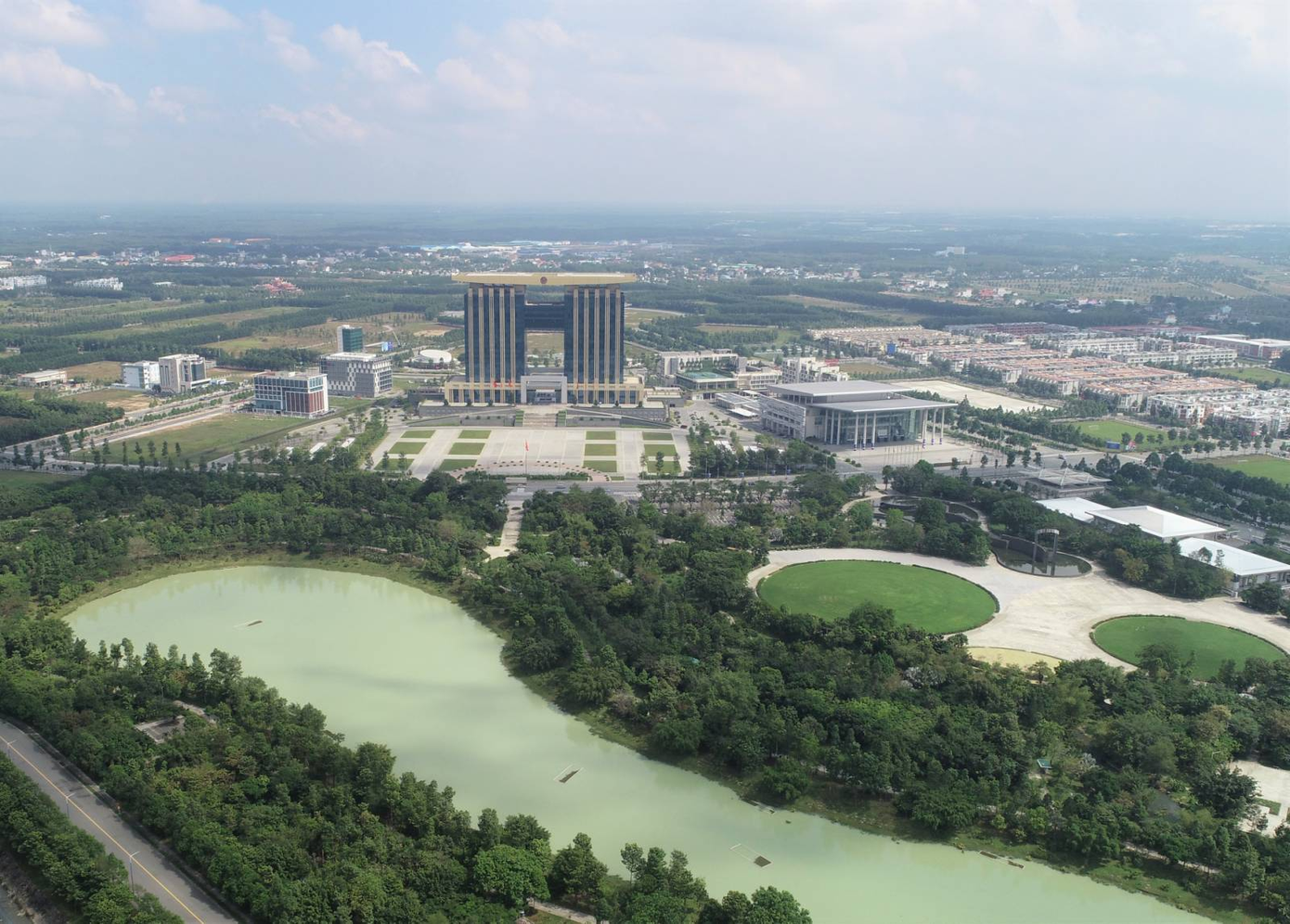 Toàn cảnh thành phố mới Bình Dương nhìn về hướng Bến Cát. Toàn cảnh thành phố mới Bình Dương nhìn về hướng Bến Cát.