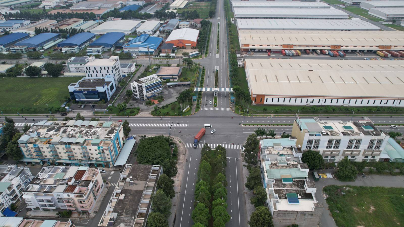 Các nhà máy hoạt động nhộn nhịp trong khu công nghiệp VSIP 2. Các nhà máy hoạt động nhộn nhịp trong khu công nghiệp VSIP 2.