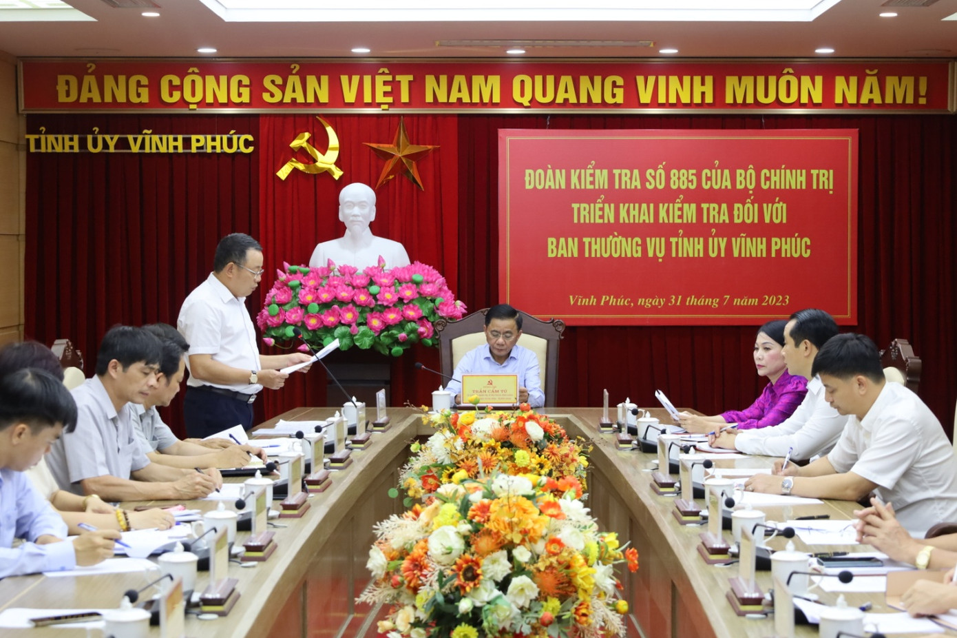 Đoàn Kiểm tra số 885 của Bộ Chính trị triển khai Quyết định kiểm tra của Bộ Chính trị đối với Ban Thường vụ Tỉnh ủy Vĩnh Phúc. Ảnh UBKT Đoàn Kiểm tra số 885 của Bộ Chính trị triển khai Quyết định kiểm tra của Bộ Chính trị đối với Ban Thường vụ Tỉnh ủy Vĩnh Phúc. Ảnh UBKT