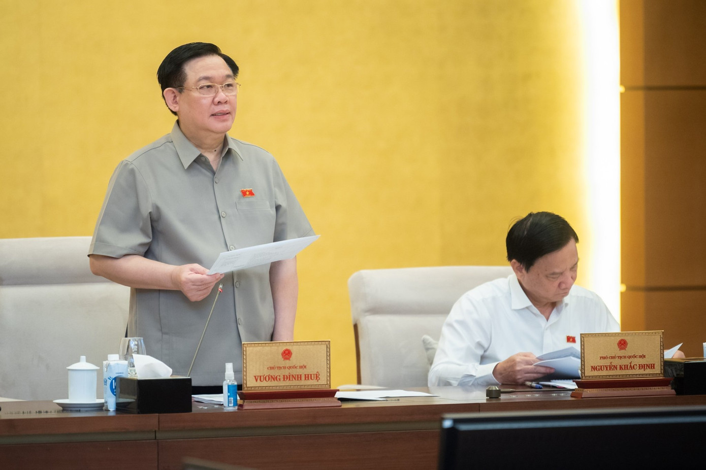 Chủ tịch Quốc hội Vương Đình Huệ phát biểu khai mạc phiên họp. Ảnh: QH