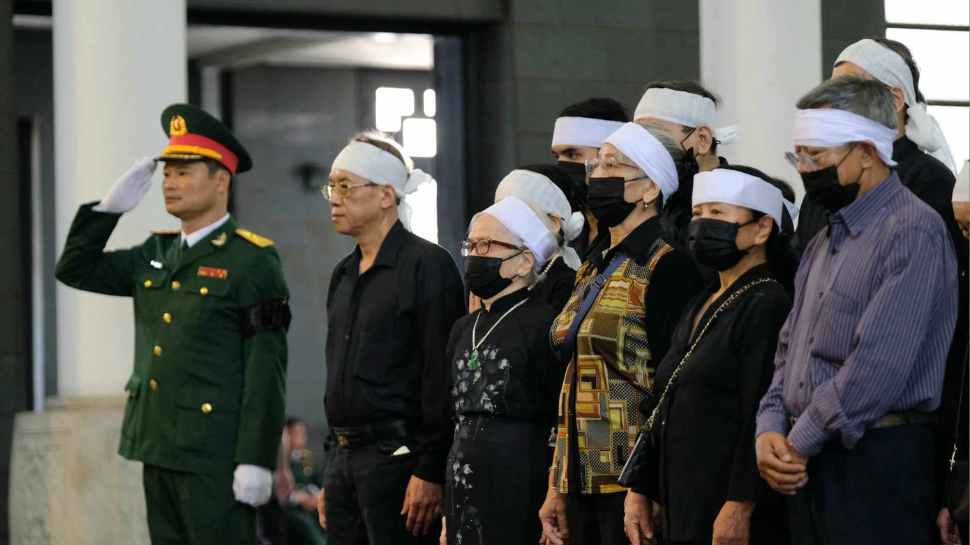 Gia đình, người thân nguyên Phó Thủ tướng Nguyễn Khánh tại Lễ viếng. Gia đình, người thân nguyên Phó Thủ tướng Nguyễn Khánh tại Lễ viếng.