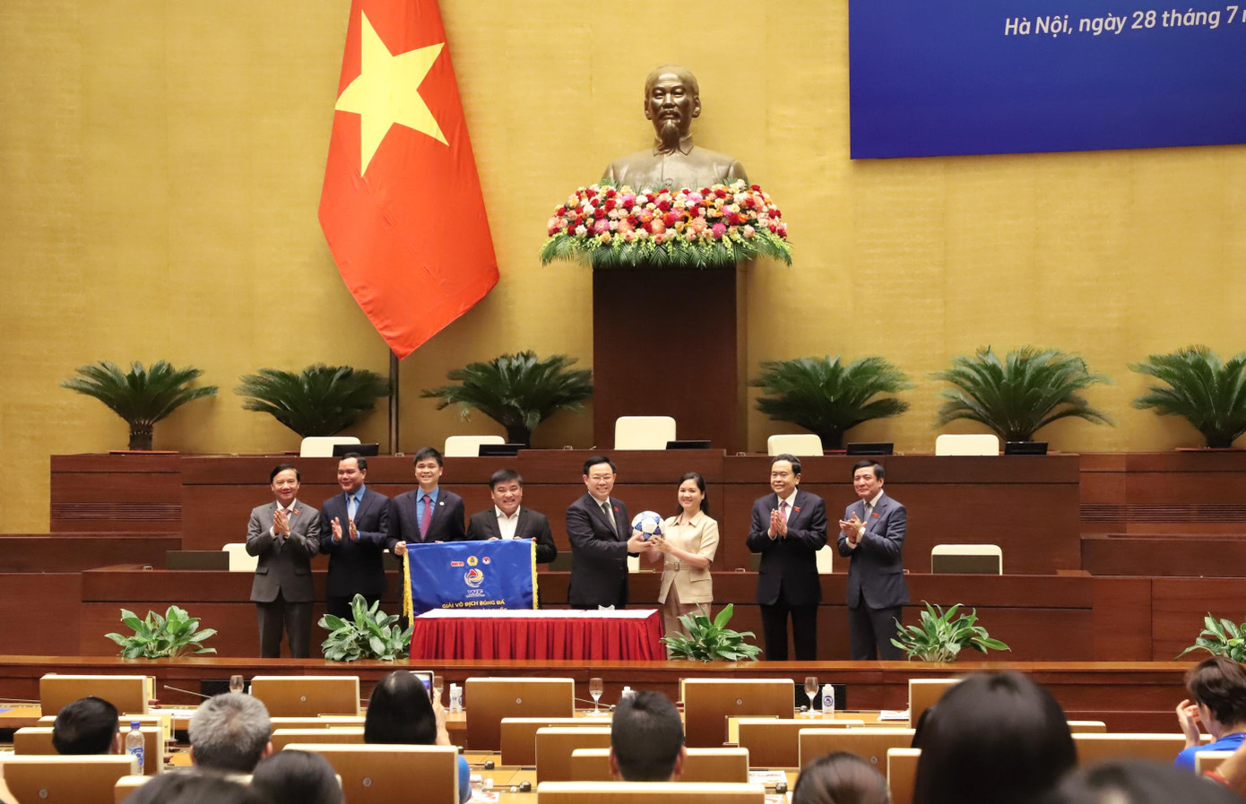 Các đại biểu thực hiện nghi thức phát động Giải vô địch bóng đá công nhân toàn quốc năm 2023. Các đại biểu thực hiện nghi thức phát động Giải vô địch bóng đá công nhân toàn quốc năm 2023.