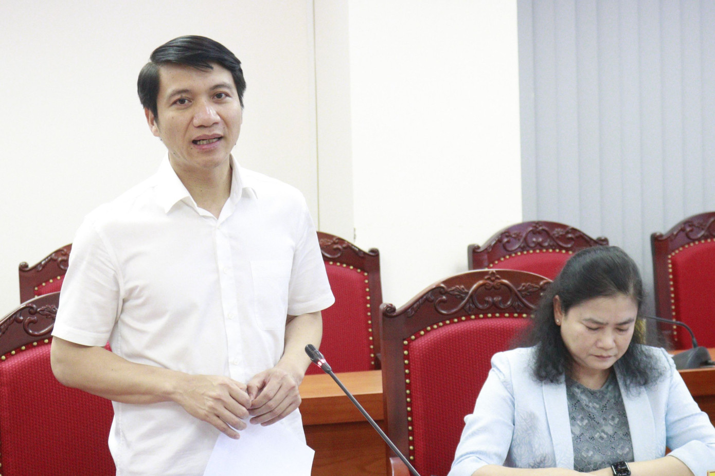 Đồng chí Nguyễn Ngọc Lương, Bí thư Thường trực T.Ư Đoàn trao đổi tại hội nghị Đồng chí Nguyễn Ngọc Lương, Bí thư Thường trực T.Ư Đoàn trao đổi tại hội nghị