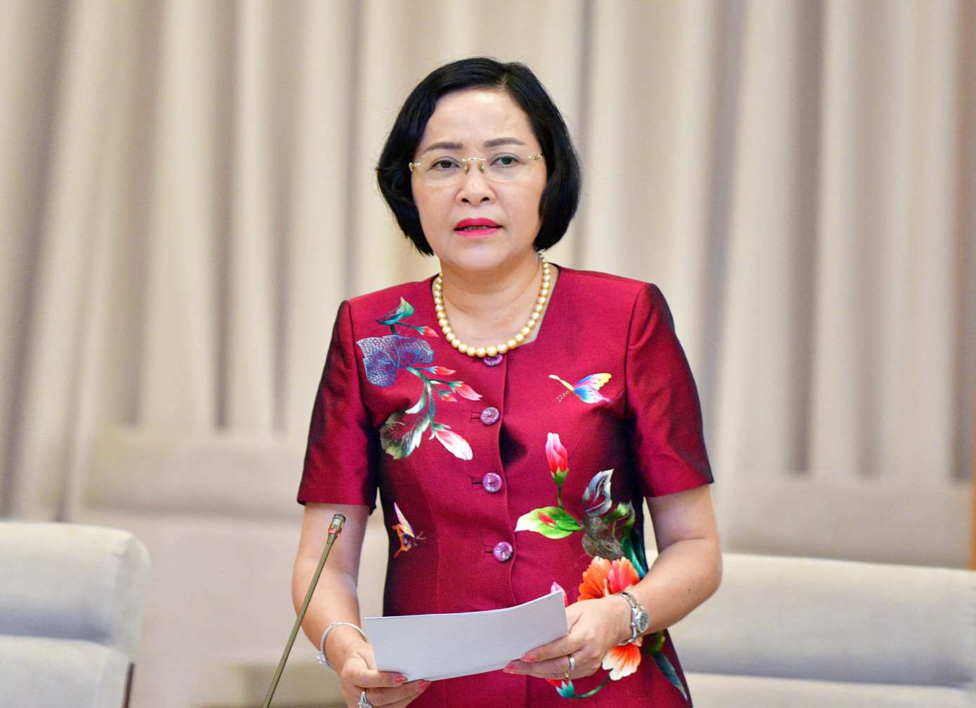 Trưởng Ban Công tác Đại biểu Nguyễn Thị Thanh trình bày Hướng dẫn triển khai công tác rà soát, bổ sung quy hoạch đại biểu Quốc hội chuyên trách và các chức danh ở các cơ quan của Quốc hội. Ảnh: QH