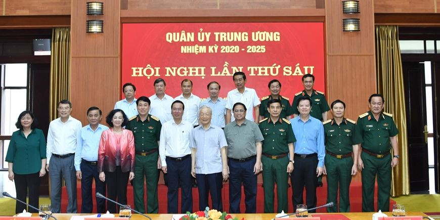 Các đồng chí lãnh đạo Đảng, Nhà nước, Quân ủy Trung ương, Bộ Quốc phòng chụp ảnh lưu niệm tại hội nghị. Ảnh: Báo QĐND Các đồng chí lãnh đạo Đảng, Nhà nước, Quân ủy Trung ương, Bộ Quốc phòng chụp ảnh lưu niệm tại hội nghị. Ảnh: Báo QĐND