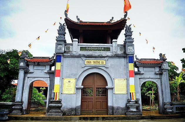 Tam quan chùa Trường Sa lớn