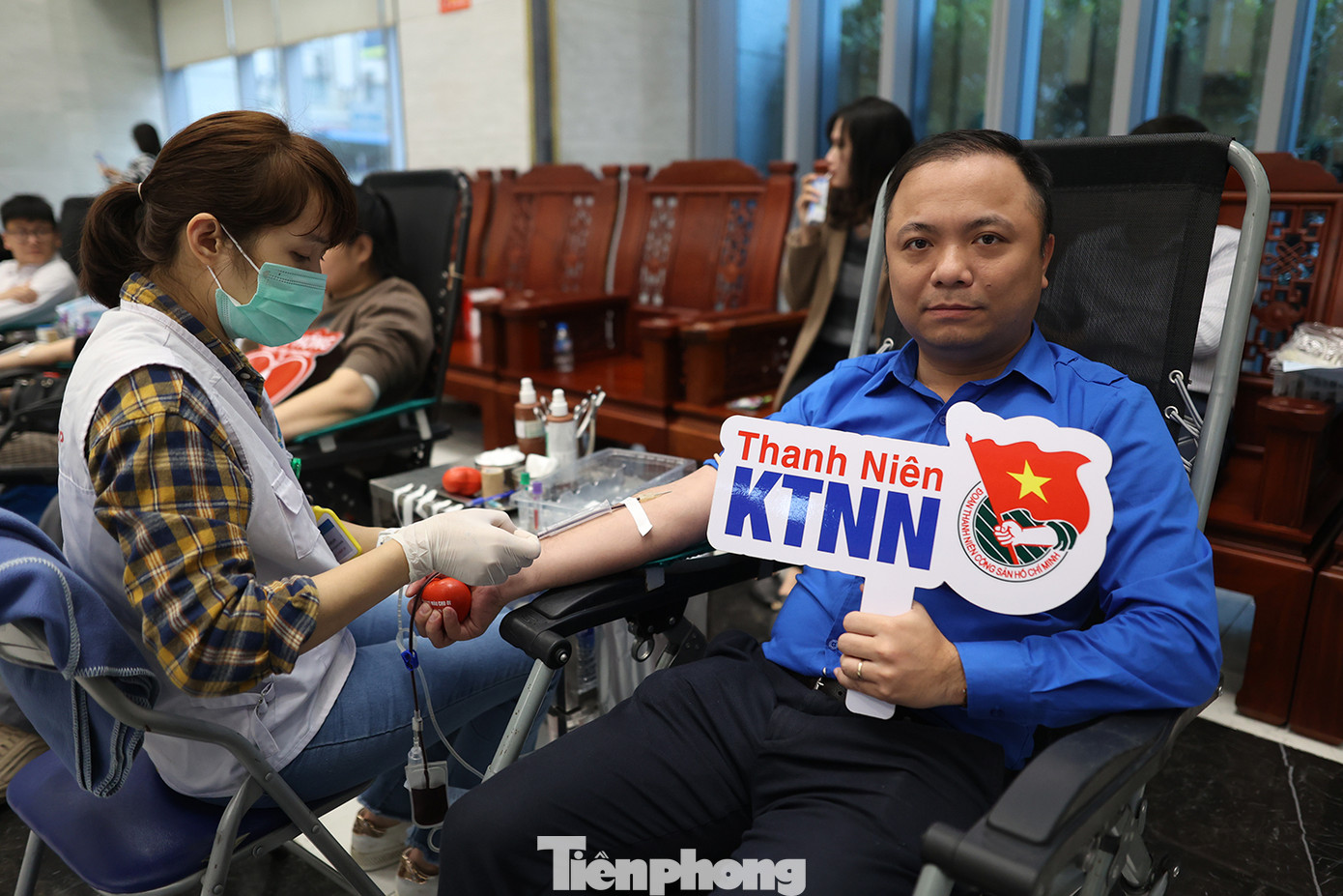 Kết thúc chương trình, ban tổ chức đã thu về được 132 đơn vị máu.